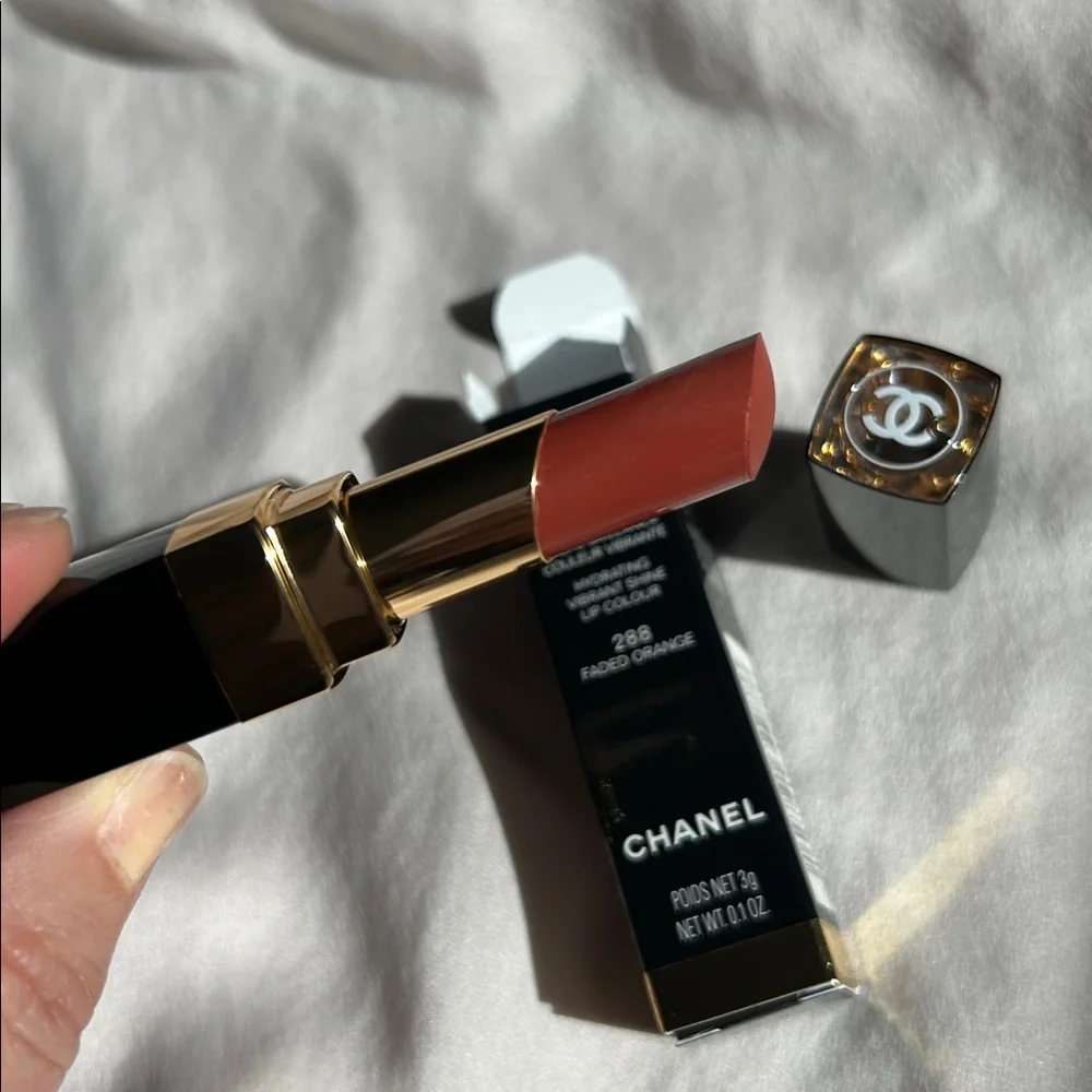 Limited edition) CHANEL Rouge Coco flash Lip color - Faded Orange